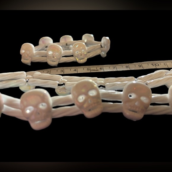 Handcrafted Skull choker necklace and bracelet set color iridescent white 💀 - Picture 3 of 7
